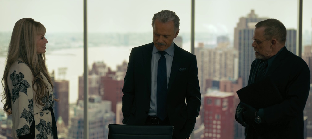 Mary McDonnell, Bruce Greenwood, and Mark Hamill in The Fall of the House of Usher (2023).