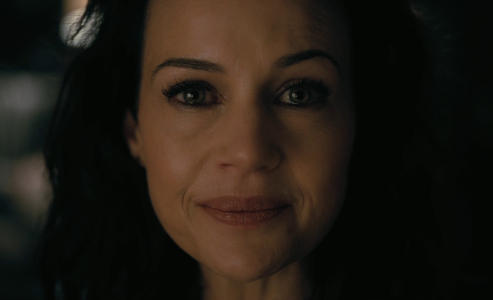 Carla Gugino as Verna in The Fall of the House of Usher (2023).