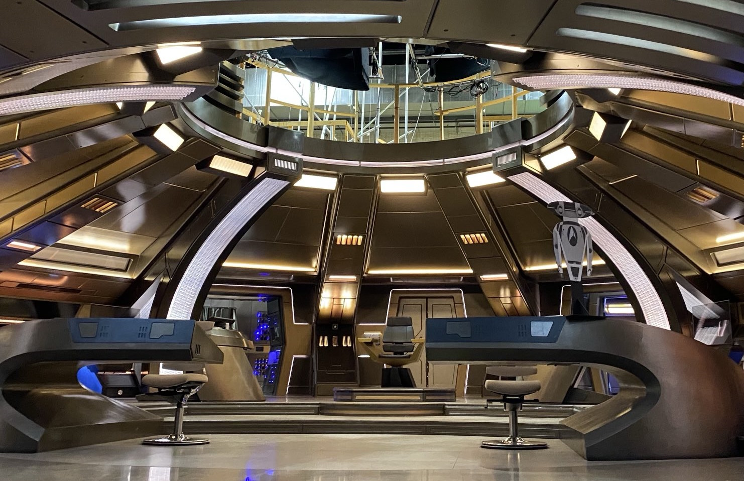 A behind-the-scenes photo showing the USS Discovery bridge set.