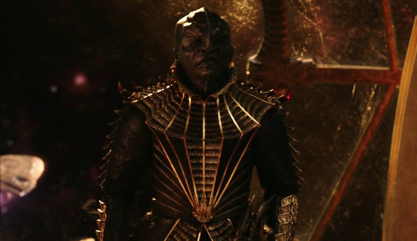 Still frame from the Discovery Season 1 premiere showing the Klingon character T'Kuvma.