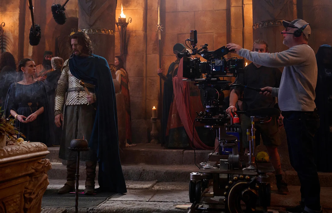 Behind-the-scenes photo from The Lord of the Rings: The Rings of Power showing Isildur and a camera rig.