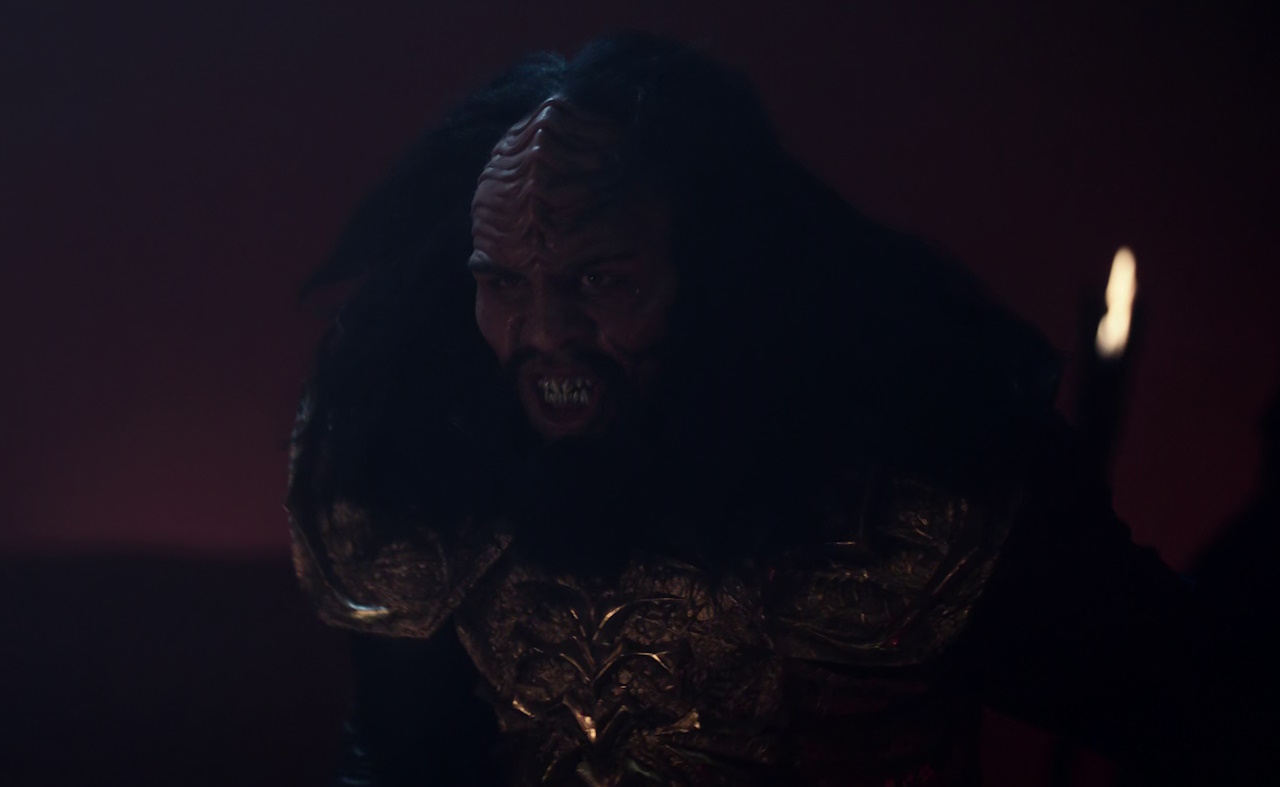 Still frame from Star Trek: Strange New Worlds showing an aggressive Klingon.
