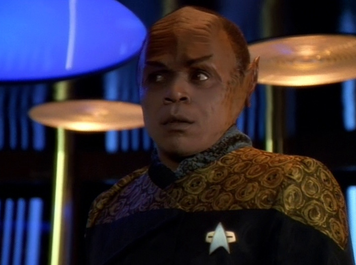 Still frame from Star Trek: Voyager showing Tuvix on the transporter pad.