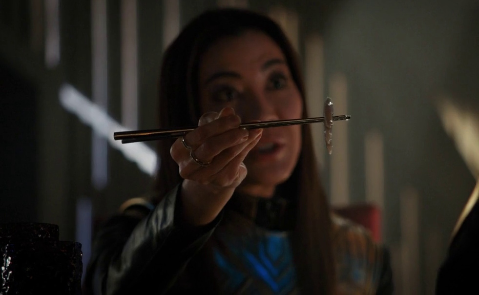 Still frame from Star Trek: Discovery Season 1 (2017) showing Empress Georgiou eating Kelpien meat.