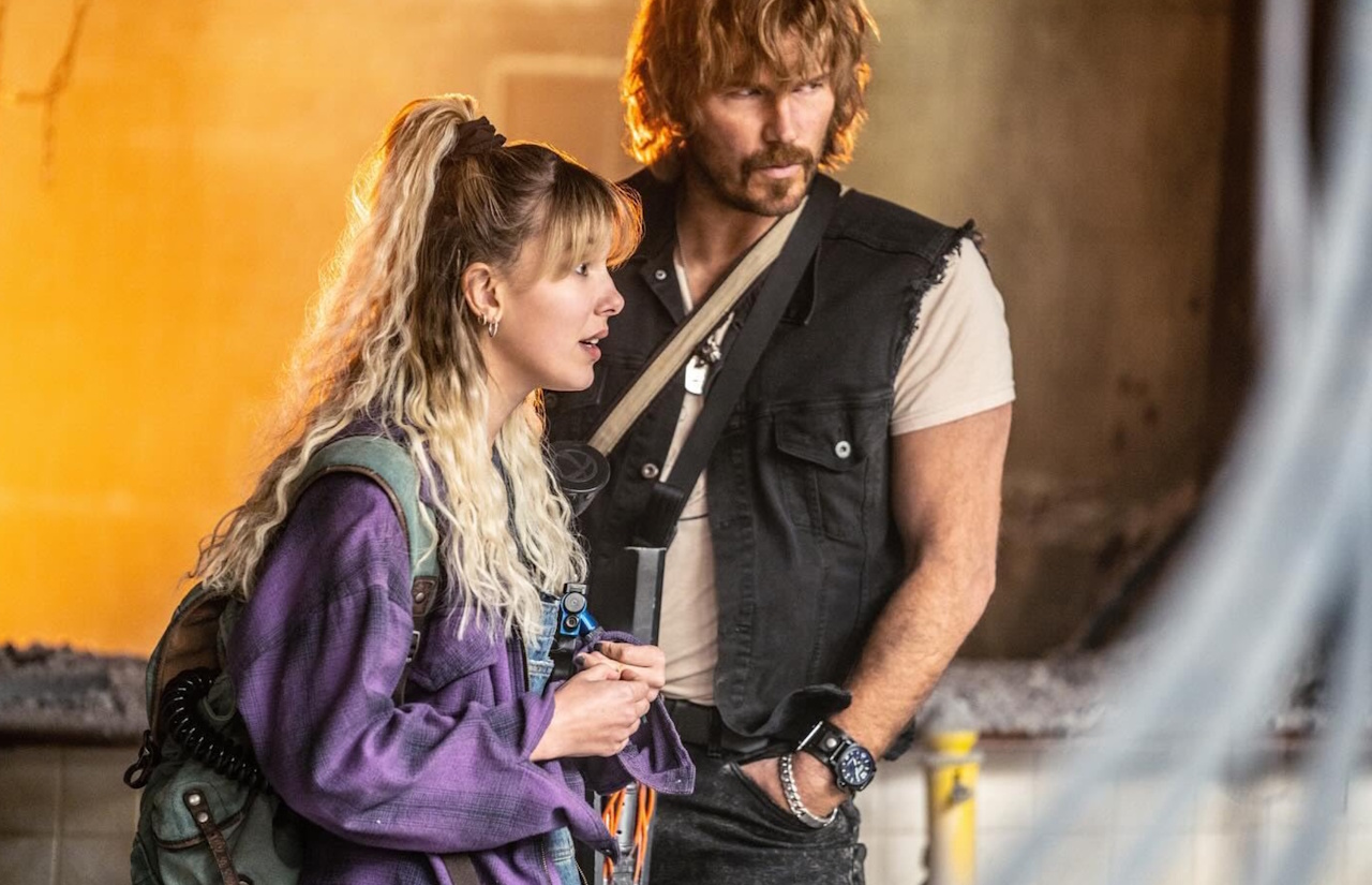 Promo photo from The Electric State (2025) showing Michelle and Keats.