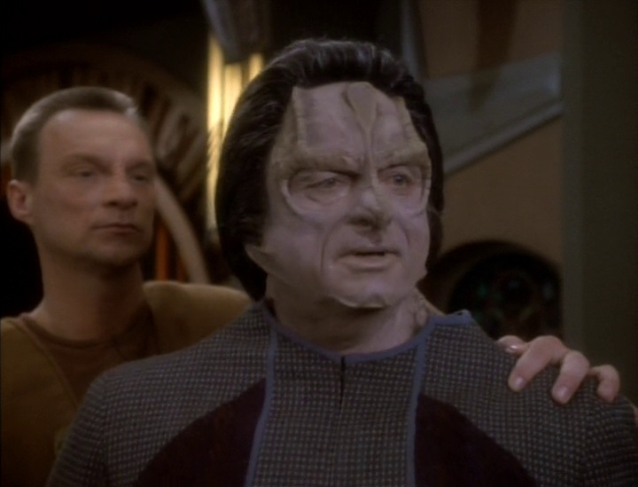 Still frame from Star Trek: Deep Space Nine showing Darheel/Marritza's arrest.