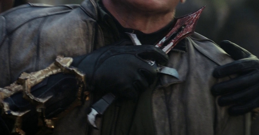 Still frame from Star Trek: Strange New Worlds 3x03: Shuttle to Kenfori, showing a close-up of the Klingon dagger.