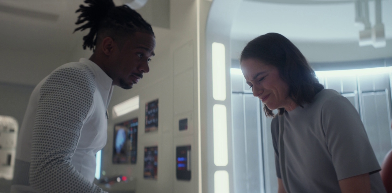 Still frame from Star Trek: Strange New Worlds 3x03: Shuttle to Kenfori, showing Nurse Gamble and Captain Batel.