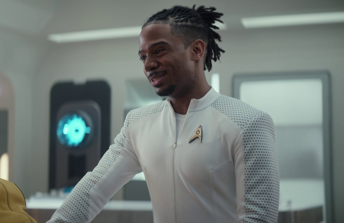 Still frame from Star Trek: Strange New Worlds 3x02 Wedding Bell Blues showing a new nurse aboard the Enterprise.