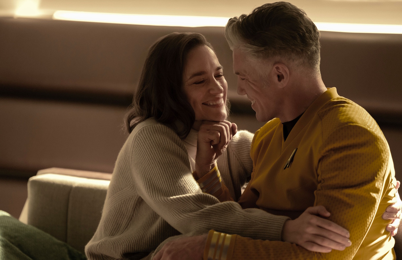 Promo photo for SNW S3, showing Pike and Batel.