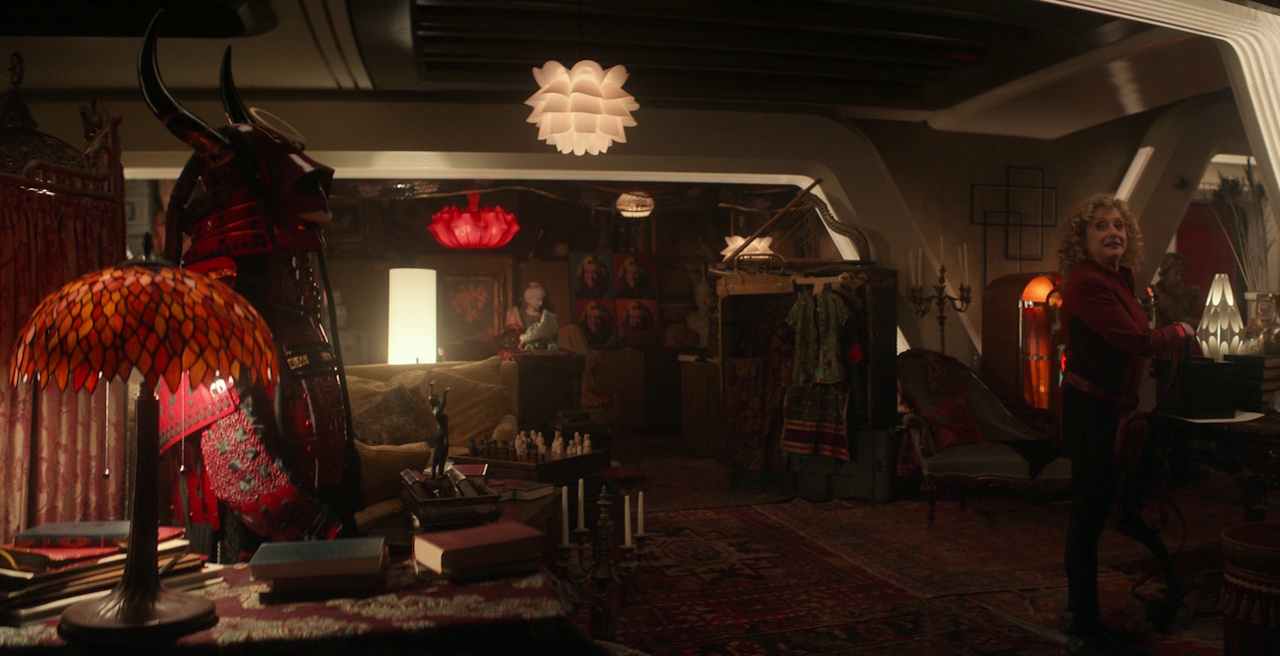 Still frame from Star Trek: Strange New Worlds 3x06: The Sehlat Who Ate Its Tail showing Pelia in her quarters.