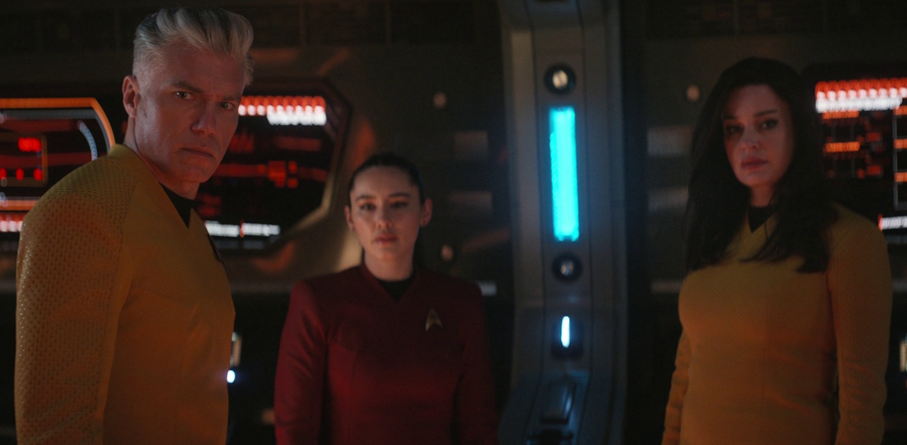 Still frame from Star Trek: Strange New Worlds 3x06: The Sehlat Who Ate Its Tail showing Pike, La'an, and Una on the bridge.