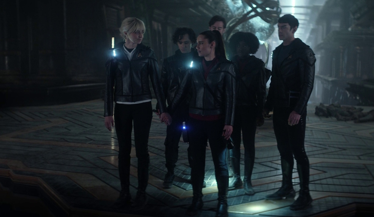 Still frame from Star Trek: Strange New Worlds 3x05 "Through the Lens of Time" showing the away team preparing to escape.