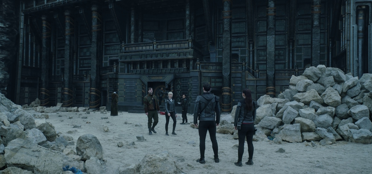 Still frame from Star Trek: Strange New Worlds 3x05 "Through the Lens of Time" showing the away team outside the alien ruin.