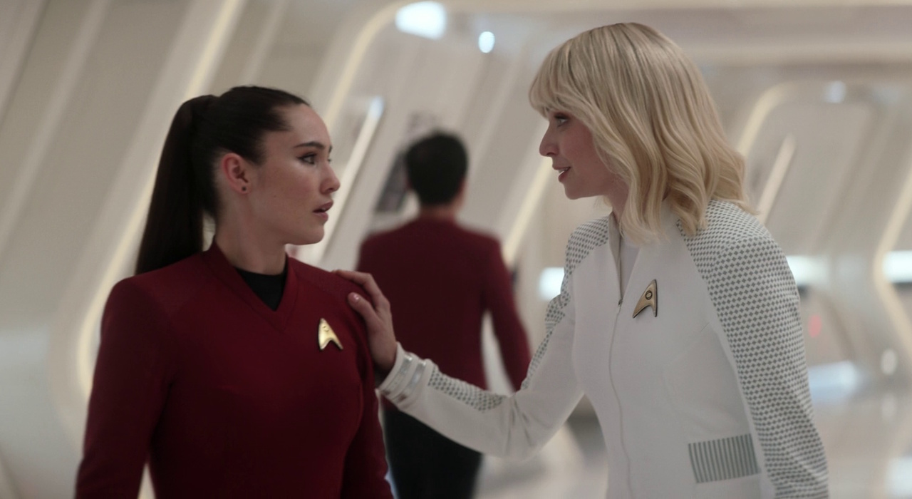 Still frame from Star Trek: Strange New Worlds 3x05 "Through the Lens of Time" showing La'an and Chapel talking.