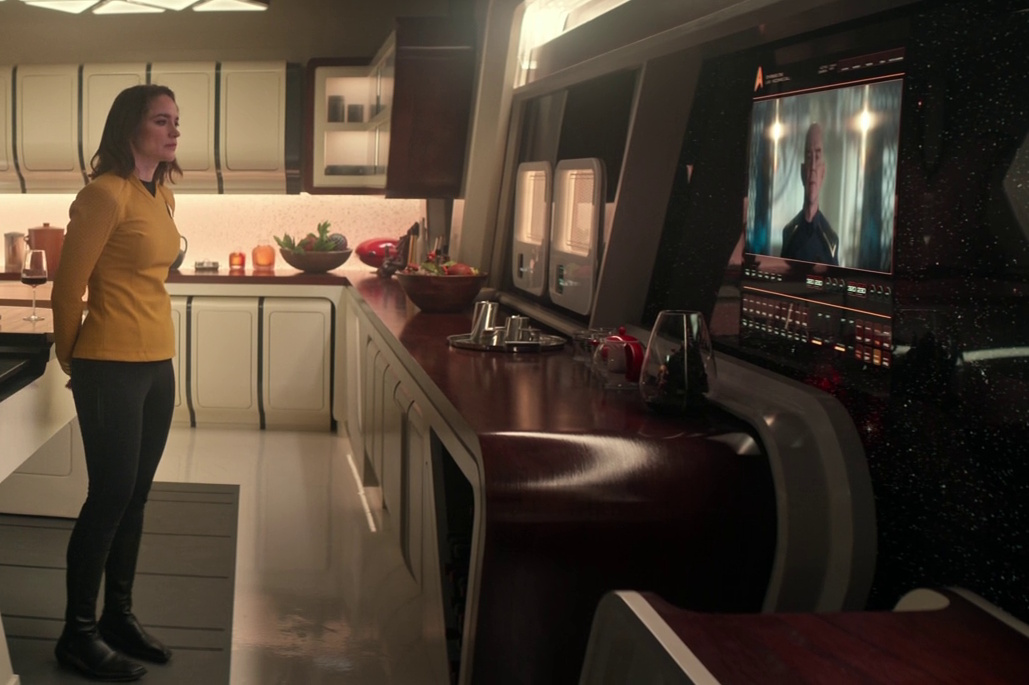 Still frame from Four-and-a-Half Vulcans showing Captain Batel speaking with Admiral Pasalk.