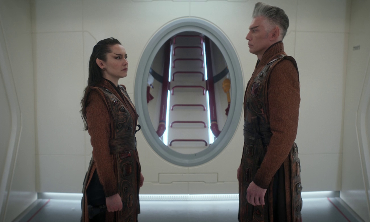 Still frame from Star Trek: Strange New Worlds, 3x08, Four-and-a-Half Vulcans showing La'an and Pike.