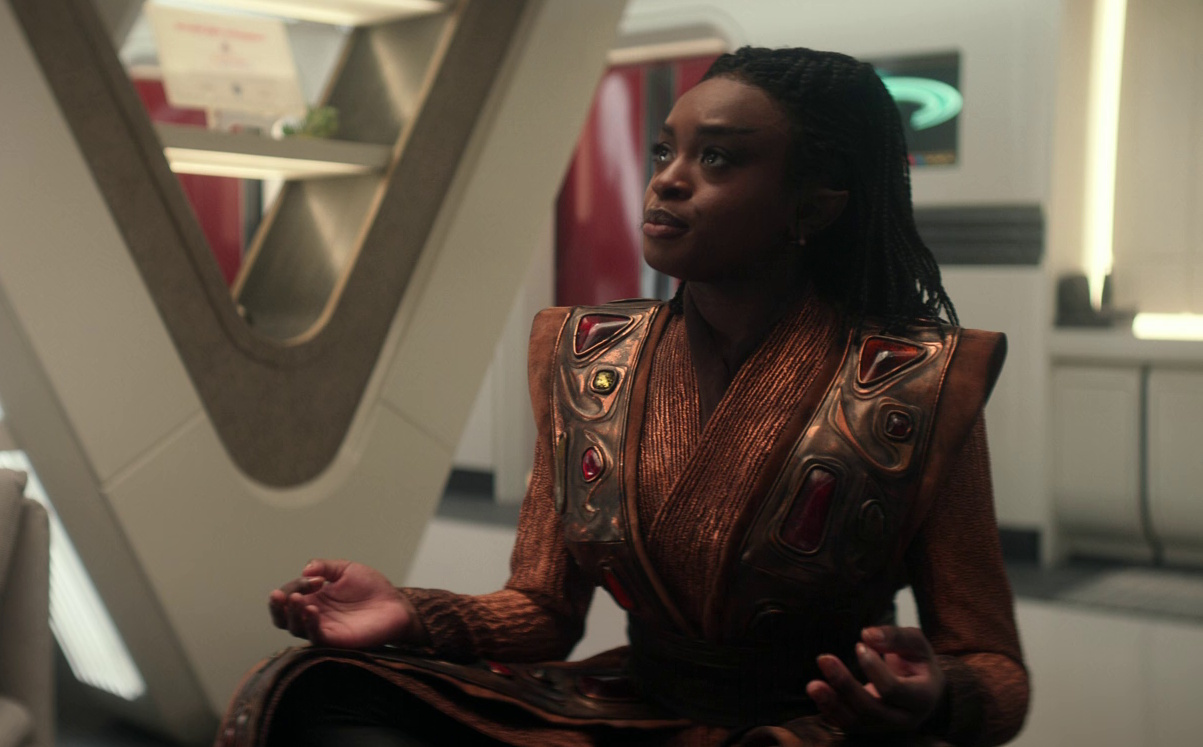 Still frame from Star Trek: Strange New Worlds, 3x08, Four-and-a-Half Vulcans showing Uhura meditating.
