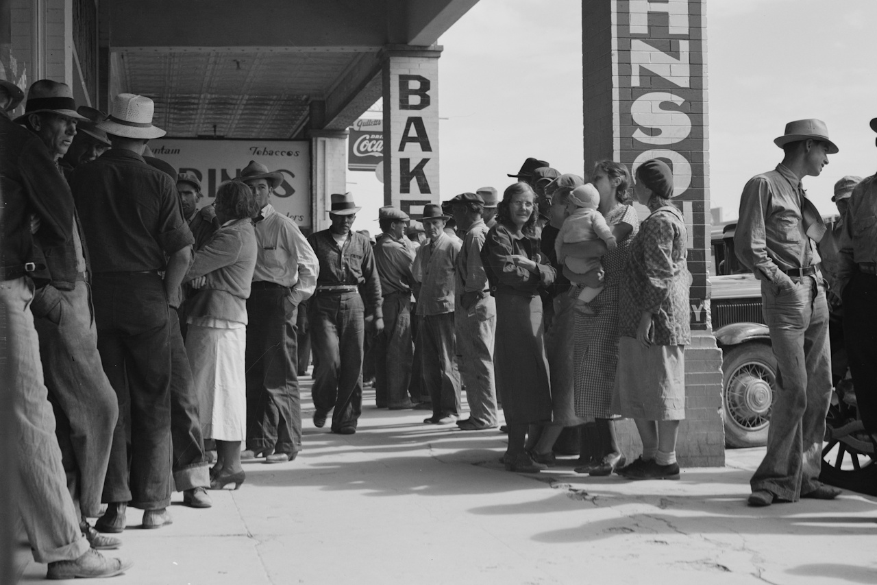 Photo of an unemployment queue in the USA during the Great Depression.