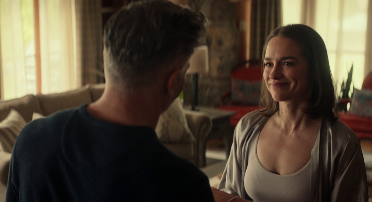 Still frame from Star Trek: Strange New Worlds 3x10 (New Life and New Civilizations) showing Pike and Batel exchanging presents in their fantasy life.