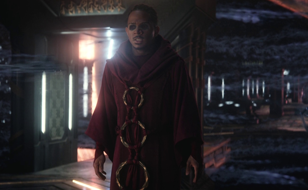 Still frame from Star Trek: Strange New Worlds 3x10 (New Life and New Civilizations) showing Gamble possessed by the Vezda.