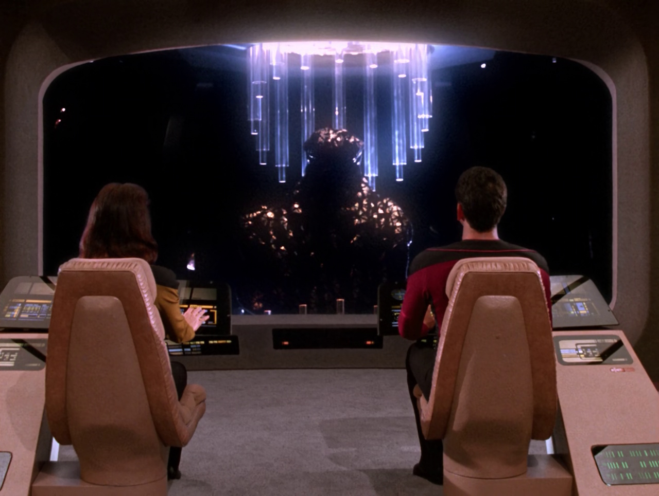 Still frame from Star Trek: The Next Generation showing the viewscreen and a Sheliak.