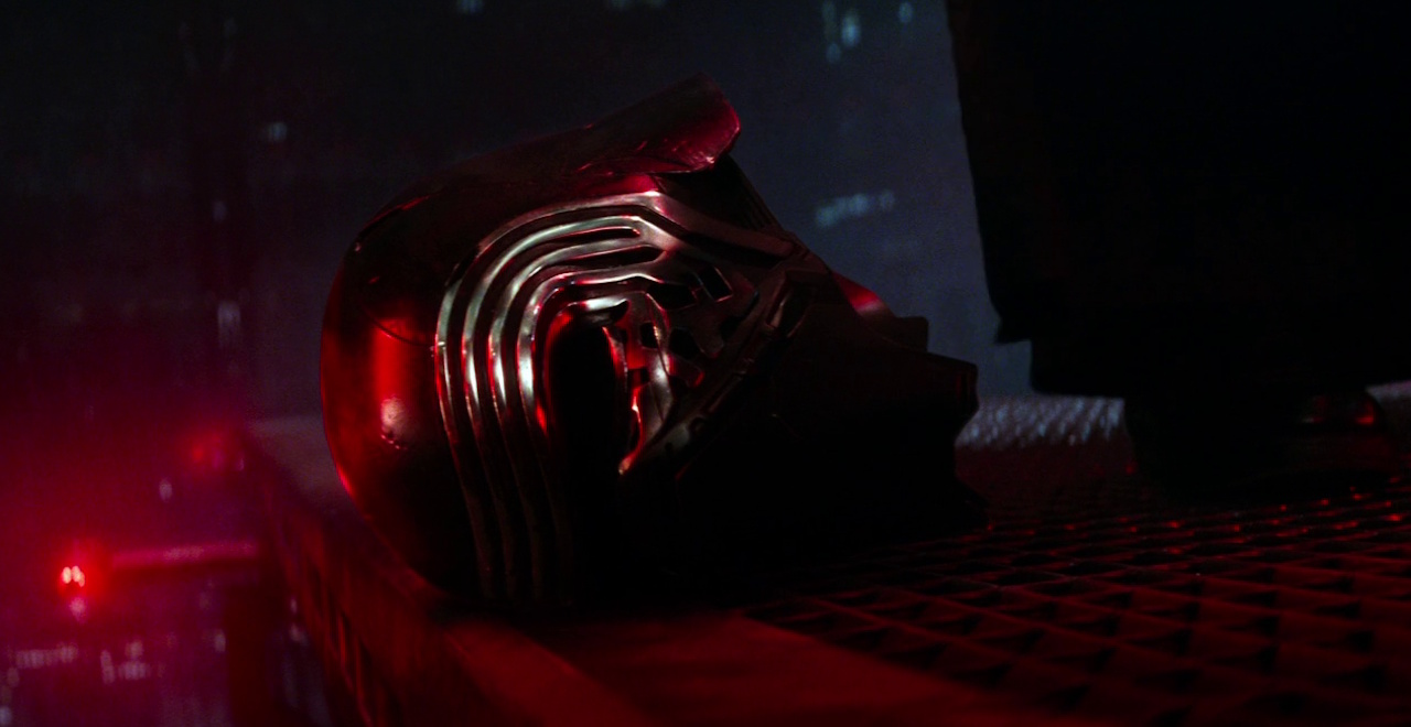 Still frame from Star Wars VII: The Force Awakens (2015) showing Kylo's helmet.