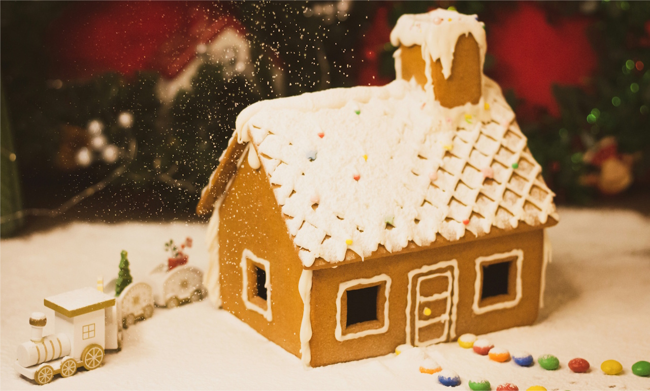 Stock photo of a gingerbread house at Christmas.