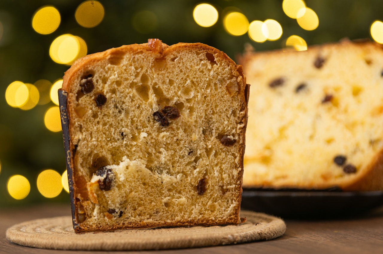Stock photo of panettone in front of a Christmas tree.