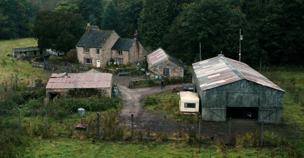 Still frame from 28 Years Later The Bone Temple showing the farm