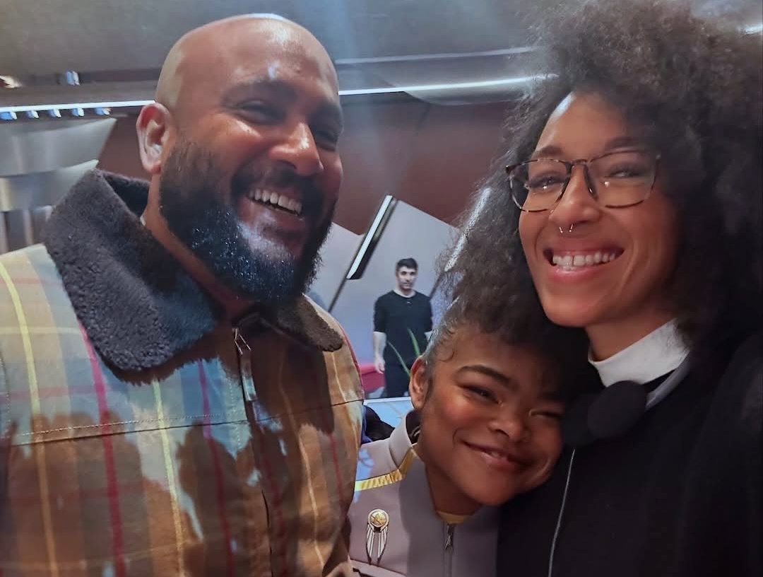 Behind-the-scenes photo from Star Trek SFA S1 of Cirroc Lofton, Kerrice Brooks, and Tawny Newsome.