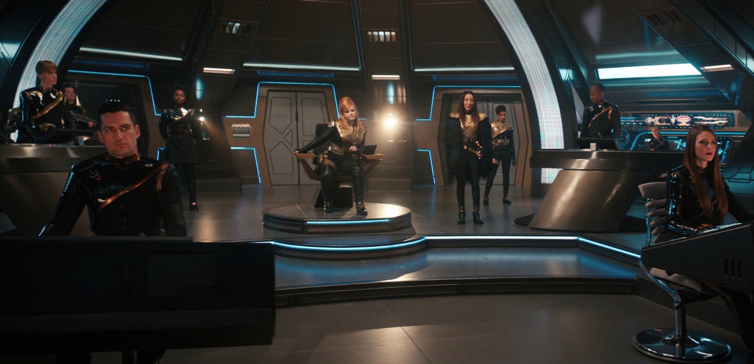 Still frame from Star Trek: Discovery S3 showing Terrans on the bridge.
