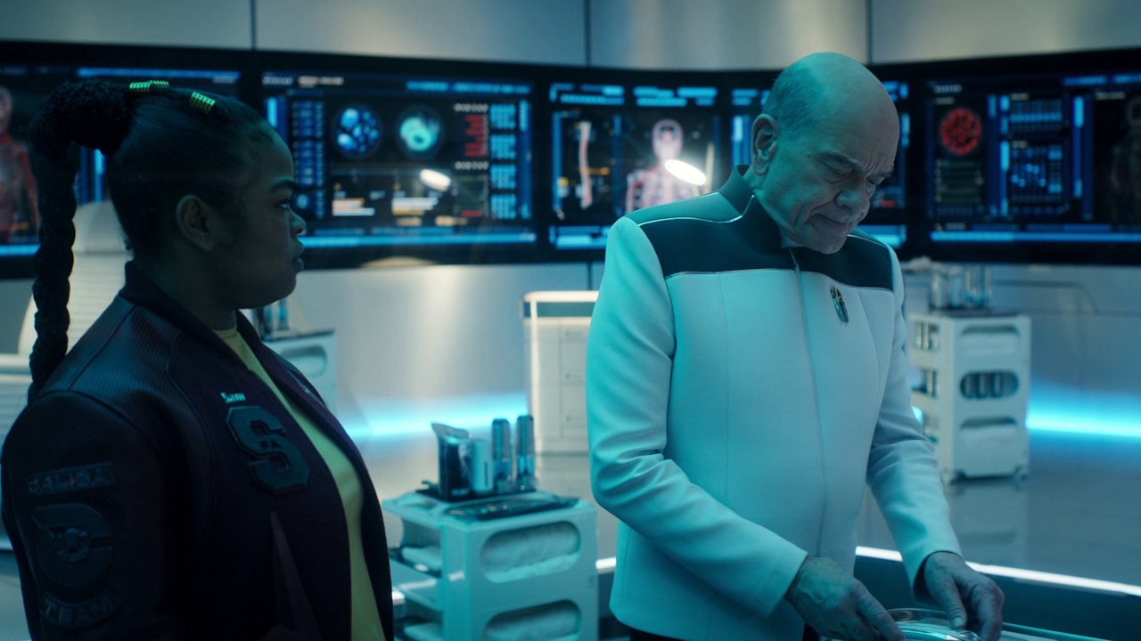 Still frame from Star Trek SFA 1x05 showing Sam and the Doctor