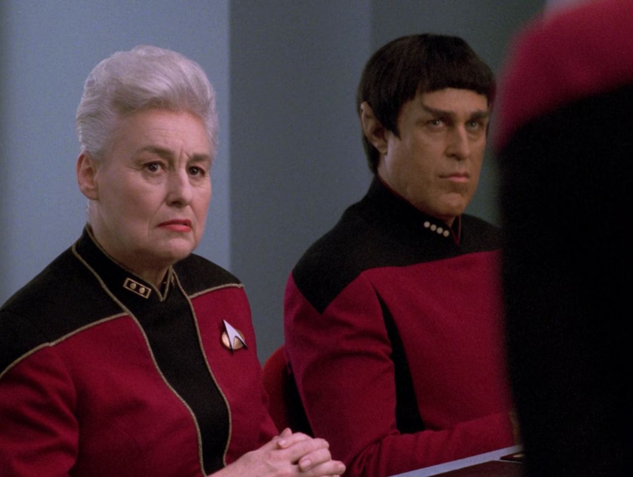 Still frame from Star Trek TNG S5 showing Brand and Satelk