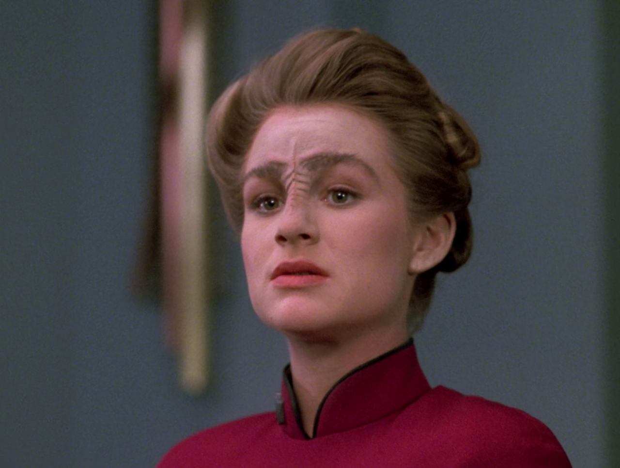 Still frame from Star Trek TNG S5 showing Sito