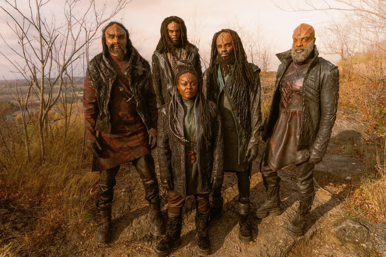 Behind-the-scenes photo from Star Trek SFA S1 showing a group of Klingons