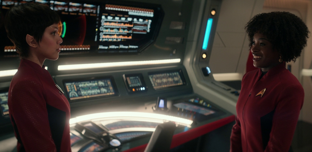 Still frame from Strange New Worlds 4x01 showing Uhura and a cadet