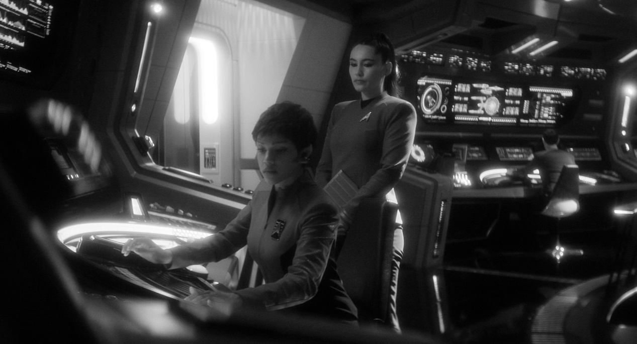 Still frame from Star Trek SNW 4x04 showing La'an and A'sha