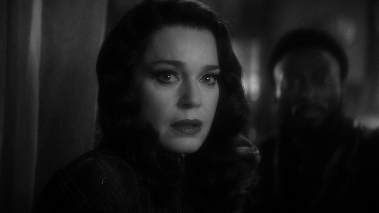 Still frame from Star Trek SNW 4x04 showing Una and M'Benga