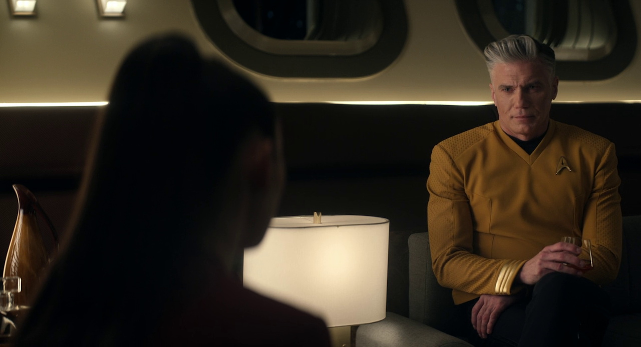 Still frame from Star Trek SNW 4x02 showing La'an drinking with Pike