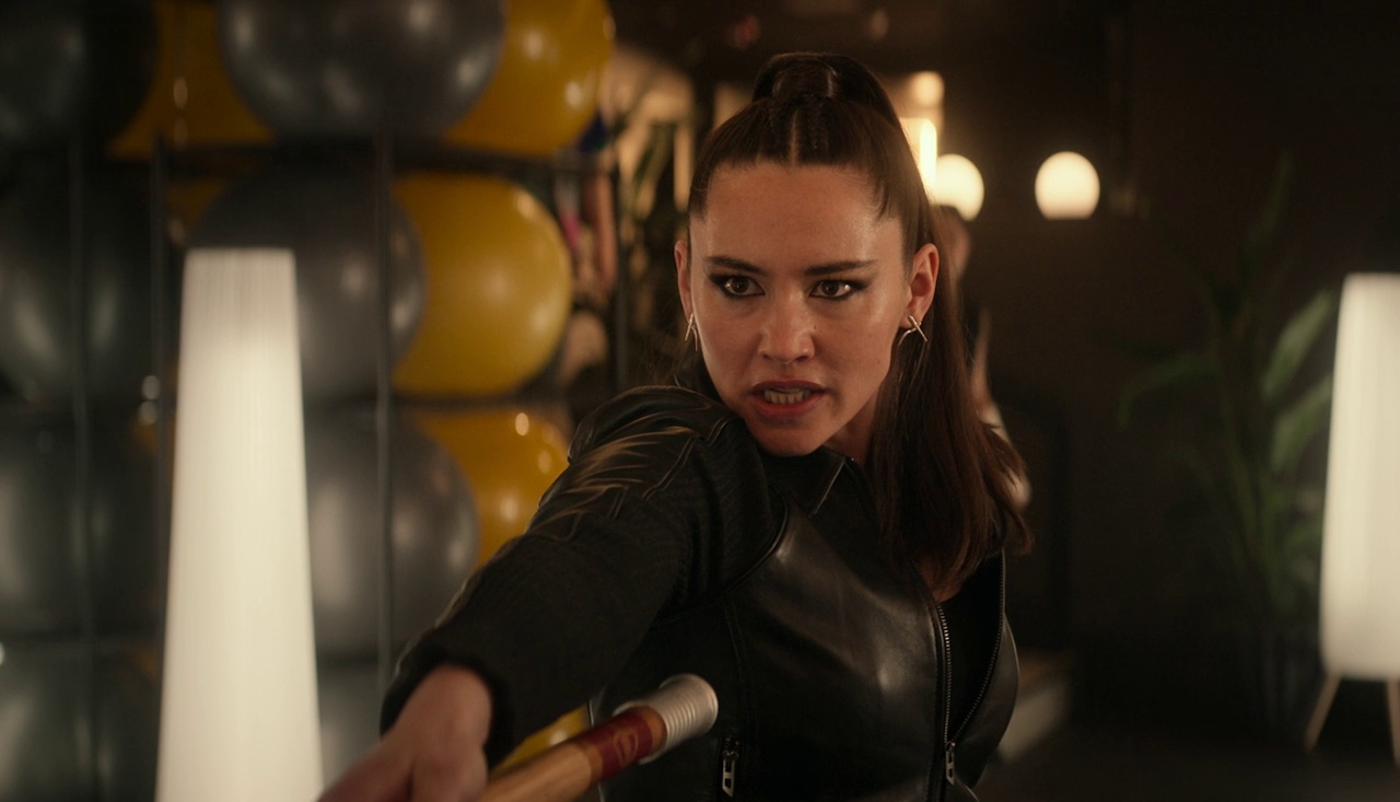Still frame from Star Trek SNW 4x03 showing La'an pointing a stick