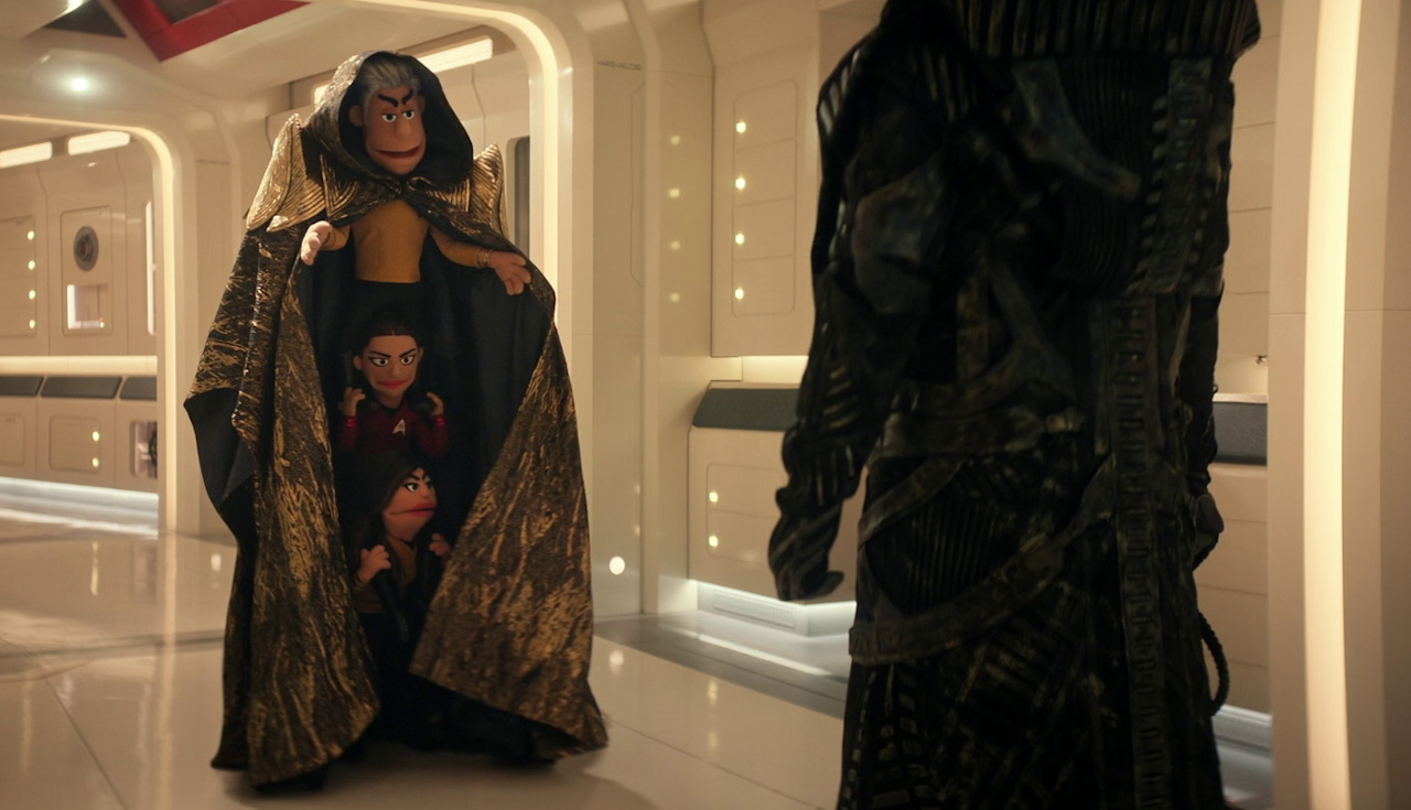 Still frame from Star Trek SNW 4x05 showing the puppet tower and cloak