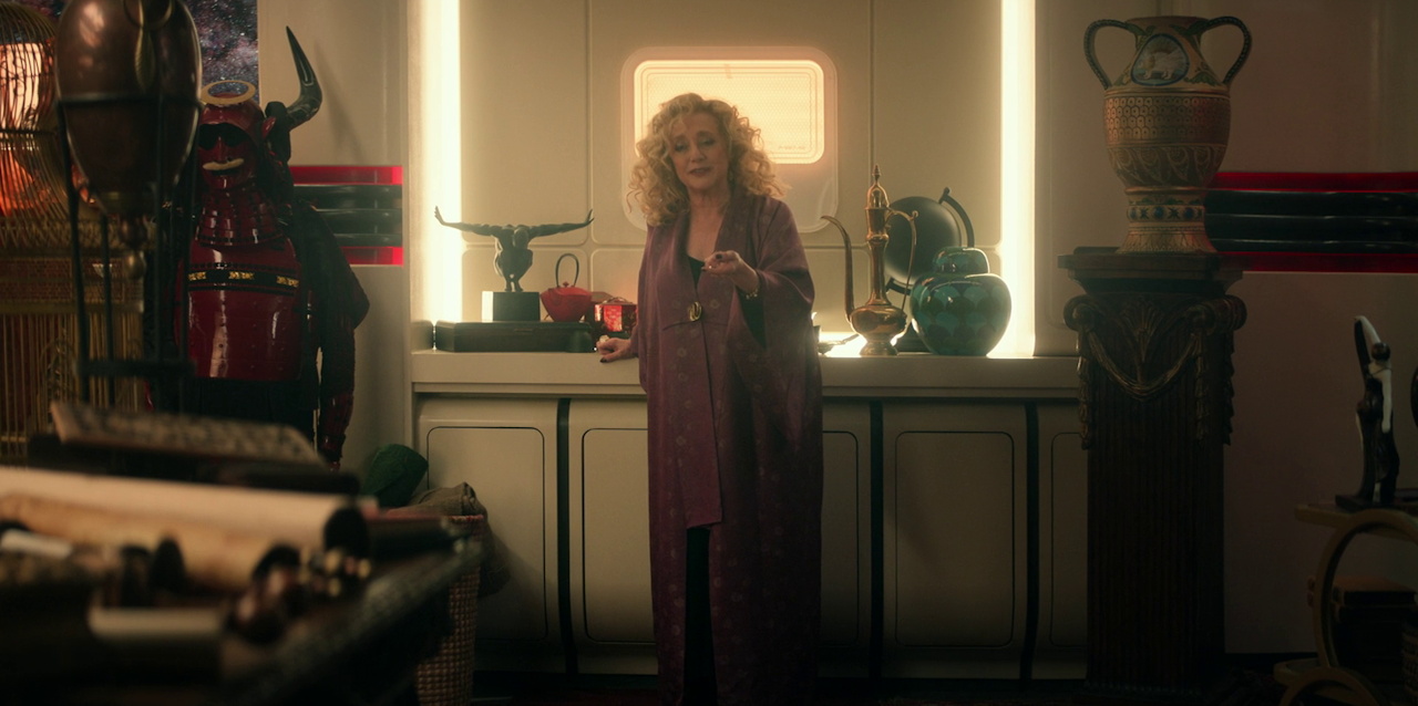 Still frame from Star Trek SNW 4x06 showing Pelia in her quarters