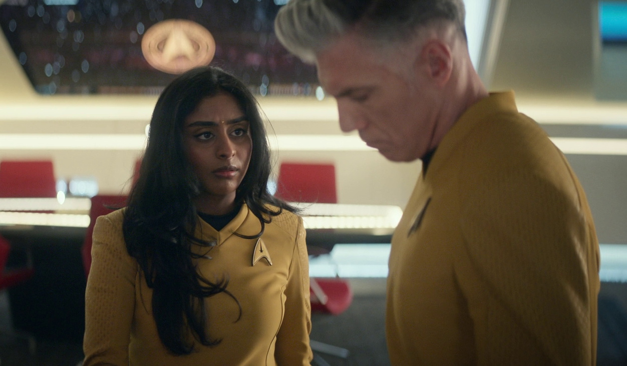 Still frame from Star Trek SNW 4x06 showing Rahda and Pike