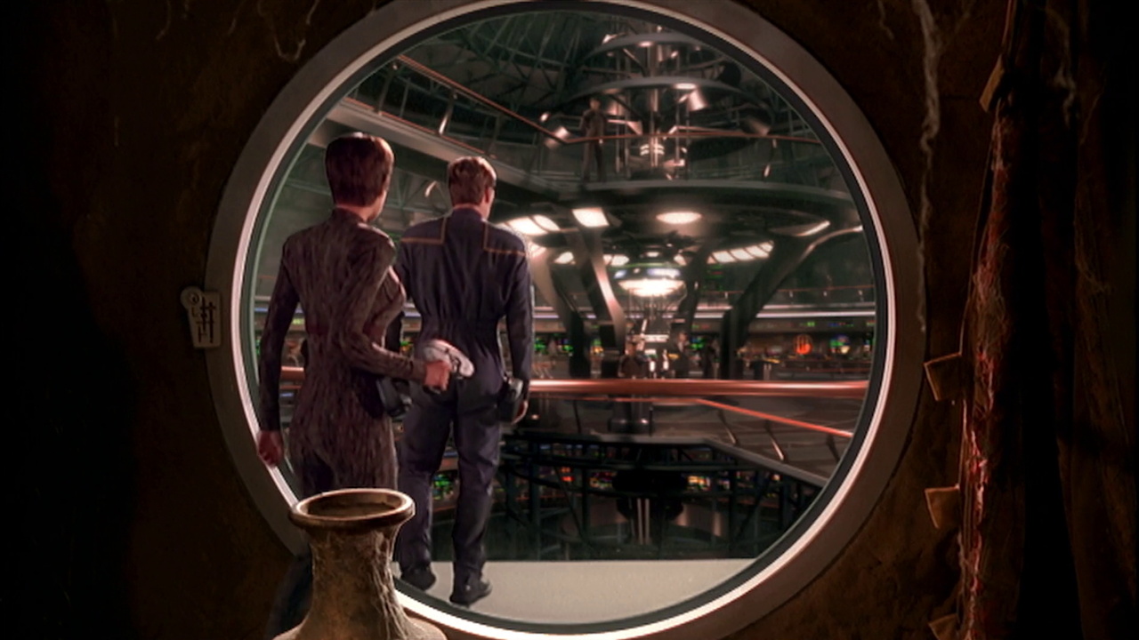 Still frame from Star Trek ENT 1x07 showing T'Pol and Archer discovering the listening post