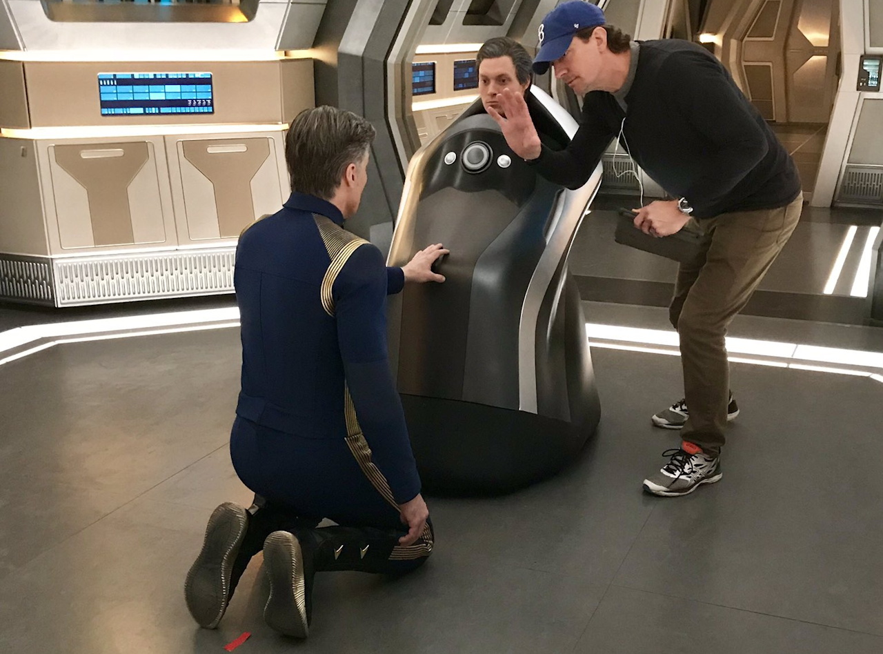 Behind-the-scenes photo from Star Trek Discovery S2 showing Pike's wheelchair