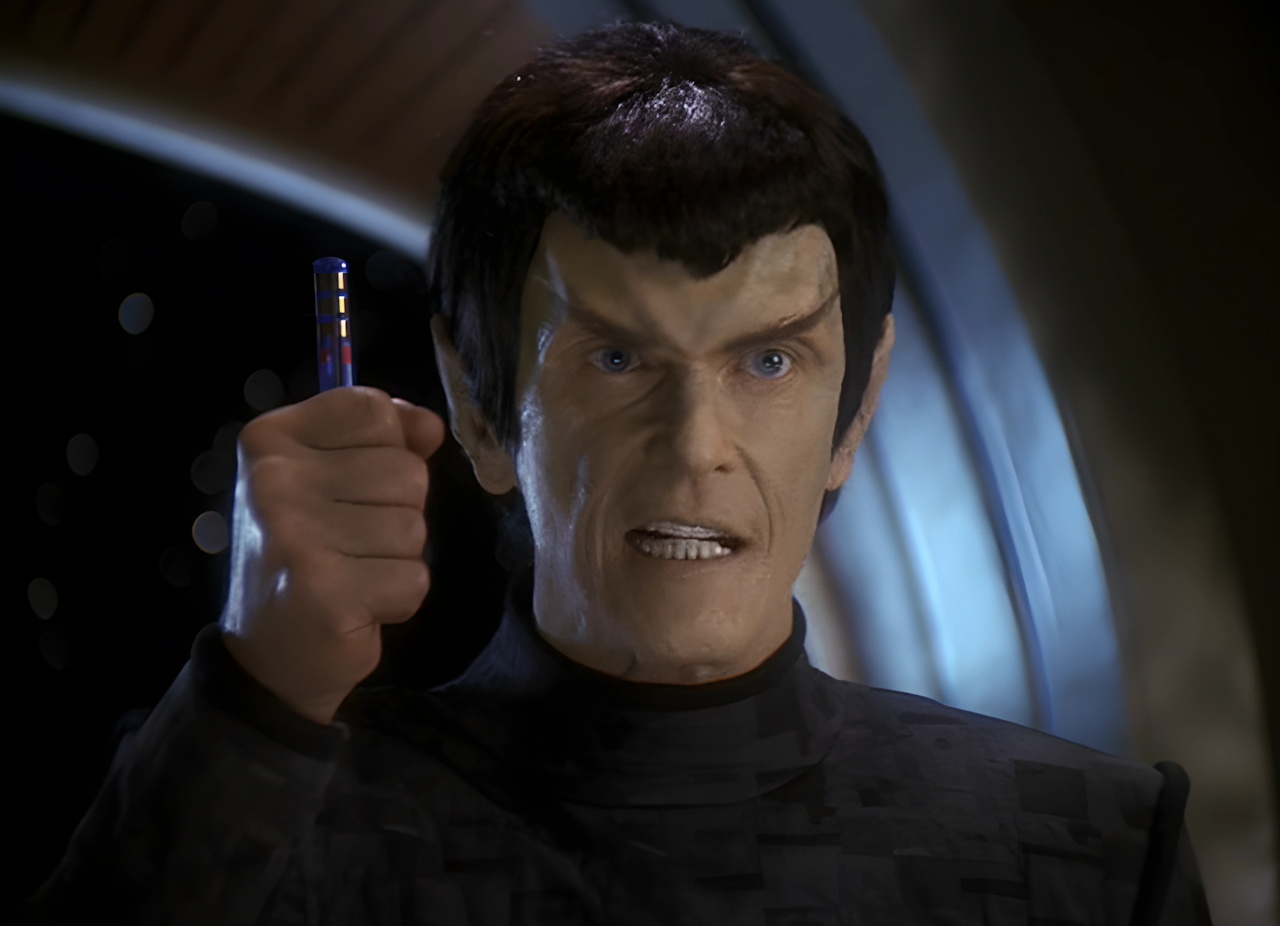 (AI upscaled) still frame from Star Trek DS9 6x19 showing the Vreenak meme