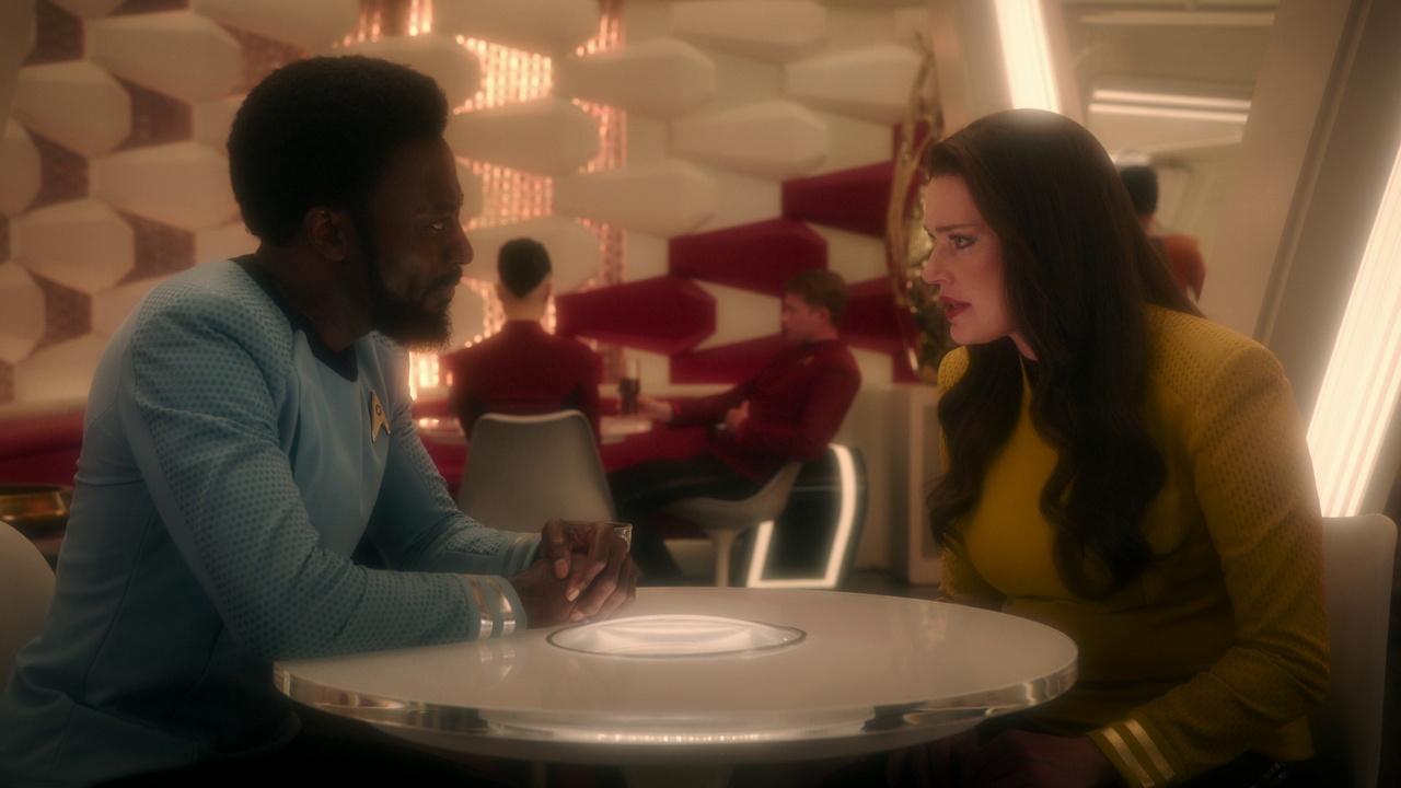 Still frame from Star Trek SNW 4x07 showing Una and M'Benga