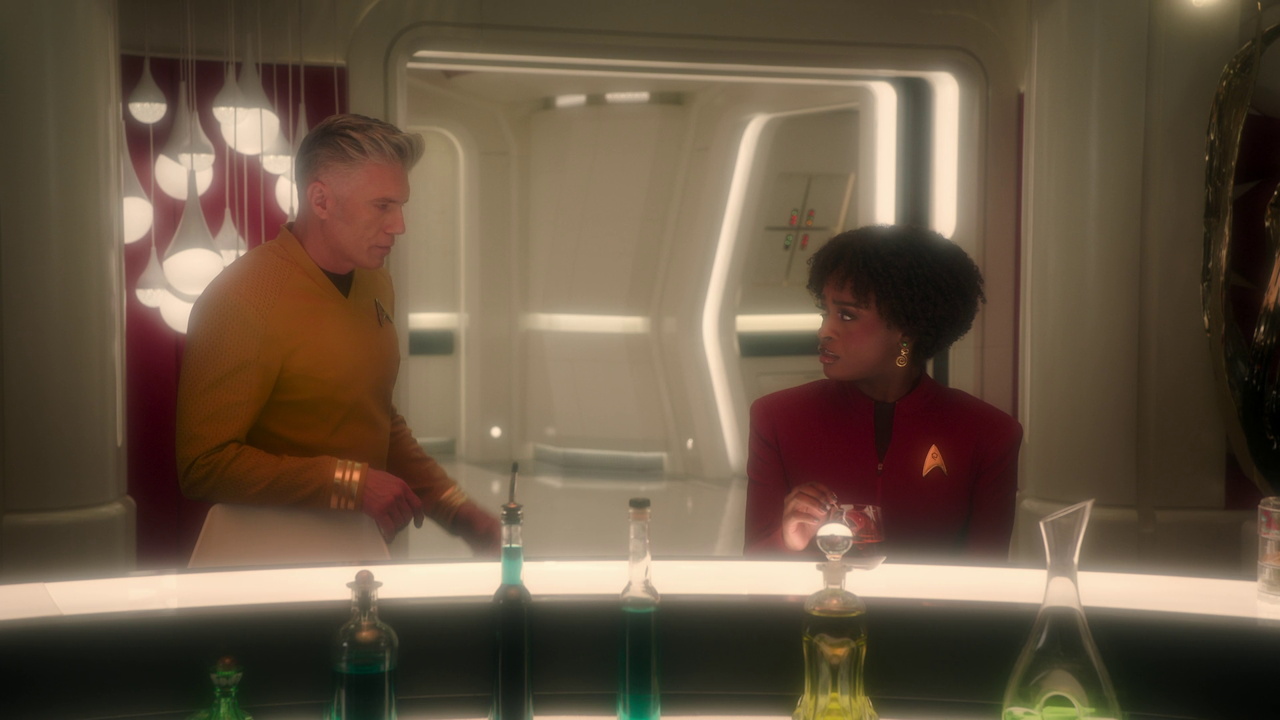 Still frame from Star Trek SNW 4x07 showing Pike and Uhura