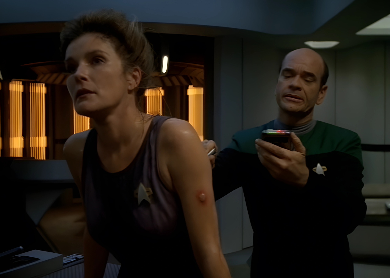 Still frame from Star Trek VOY showing Janeway and the Doctor in sickbat